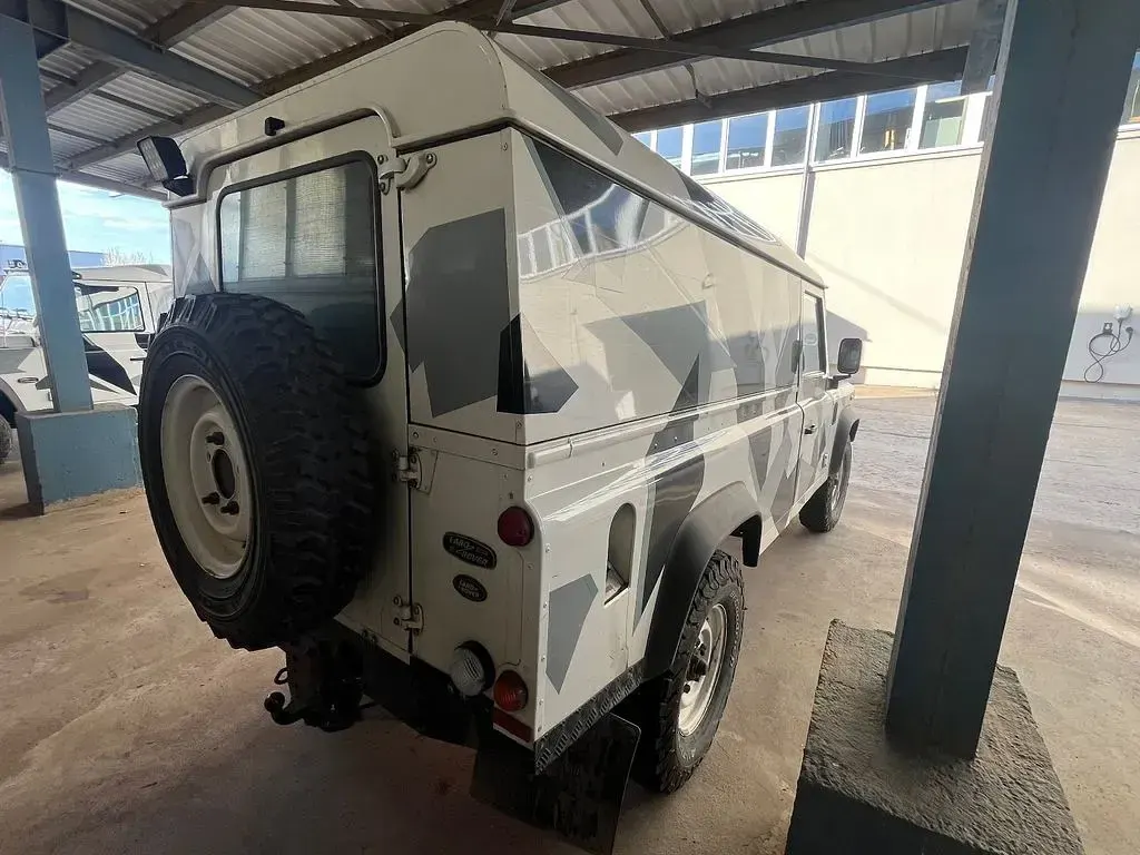 Gebraucht Land Rover Defender 122 PS (89 kW) 2011 Weiß SUV