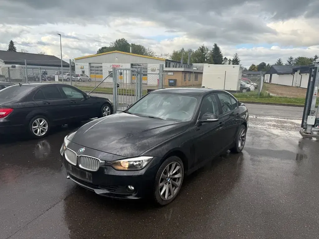 Gebraucht BMW 320 184 PS (135 kW) 2013 Schwarz Limousine
