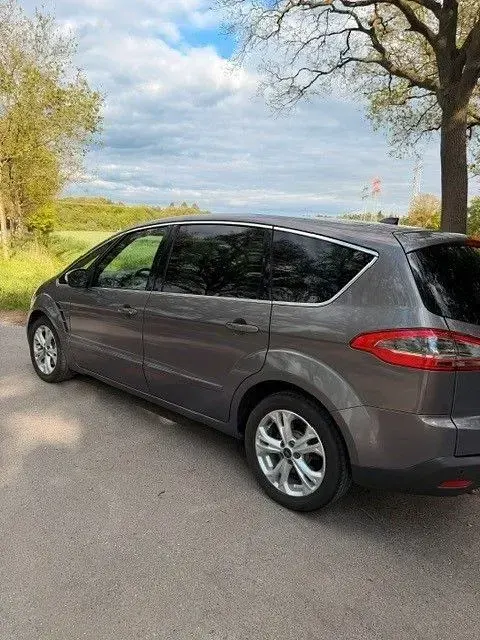 Käytetty Ford S-MAX Titanium 140 HP (102 kW) 2013 Ruskea Tila-auto