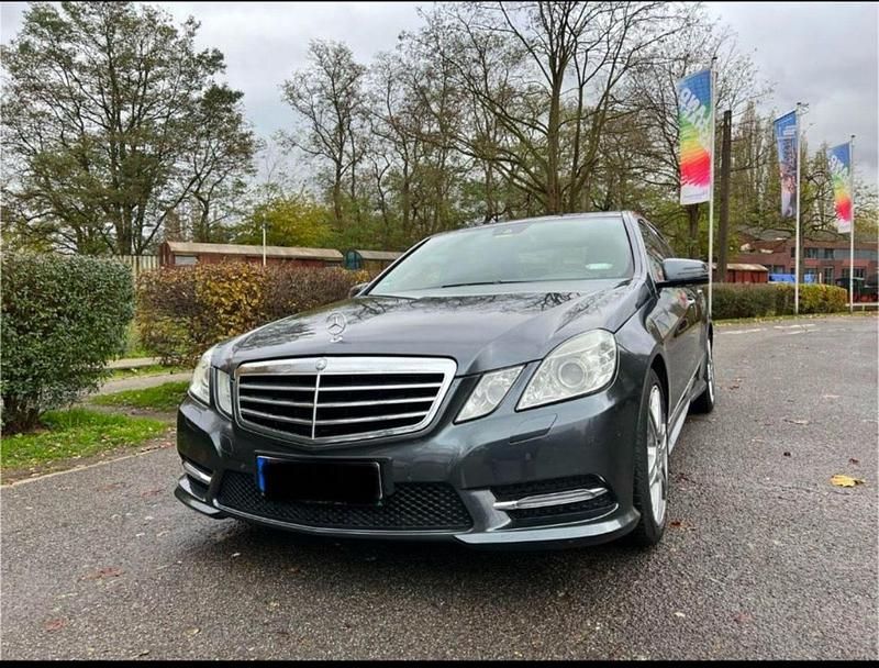 Grau Gebraucht 2012 Mercedes E250 Limousine | 12.300 € (Teuer) - Bild 1/4