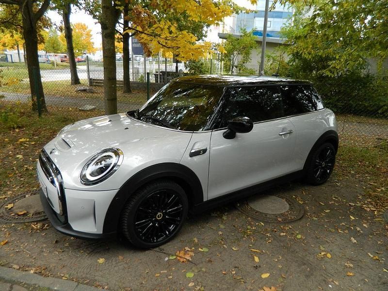 Weiß Gebraucht 2022 Mini Cooper SE Kleinwagen | 20.500 € (Fairer Preis) - Bild 1/4