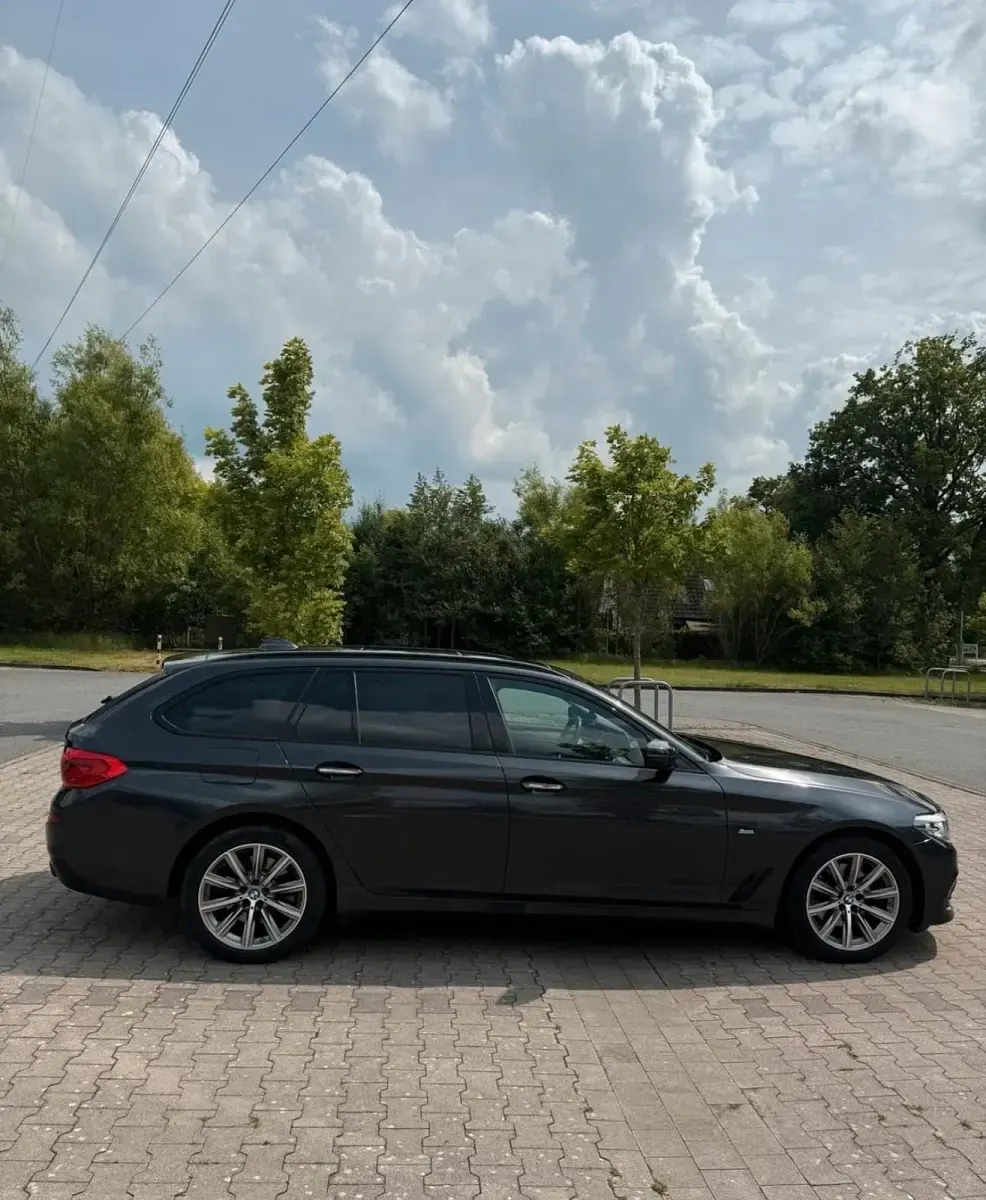 Gebraucht BMW 520 190 PS (139 kW) 2017 Grau Kombi