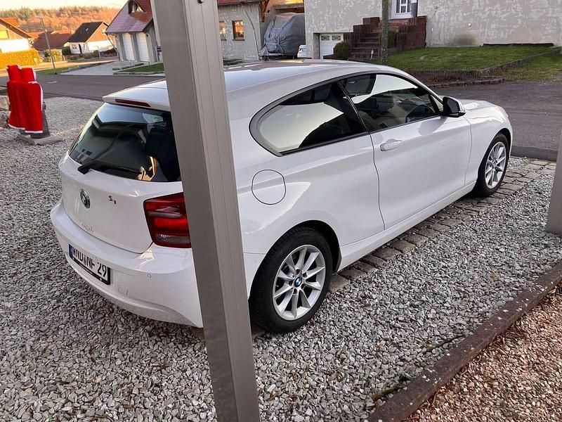 Gebraucht BMW 114 102 PS (75 kW) 2015 Weiß Kleinwagen