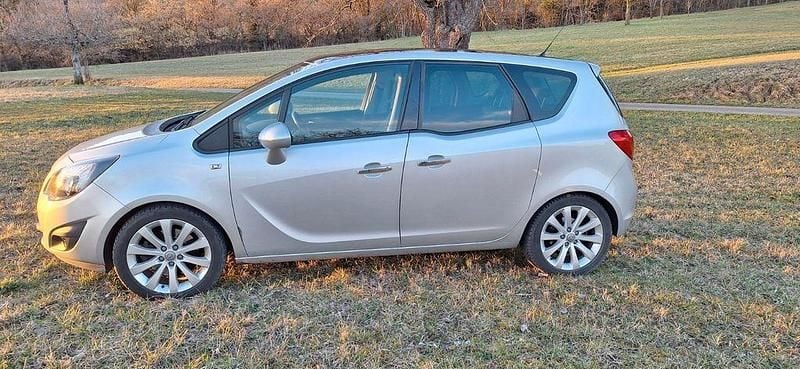 Gebraucht Opel Meriva Innovation 110 PS (80 kW) 2011 Silber Van / Kleinbus