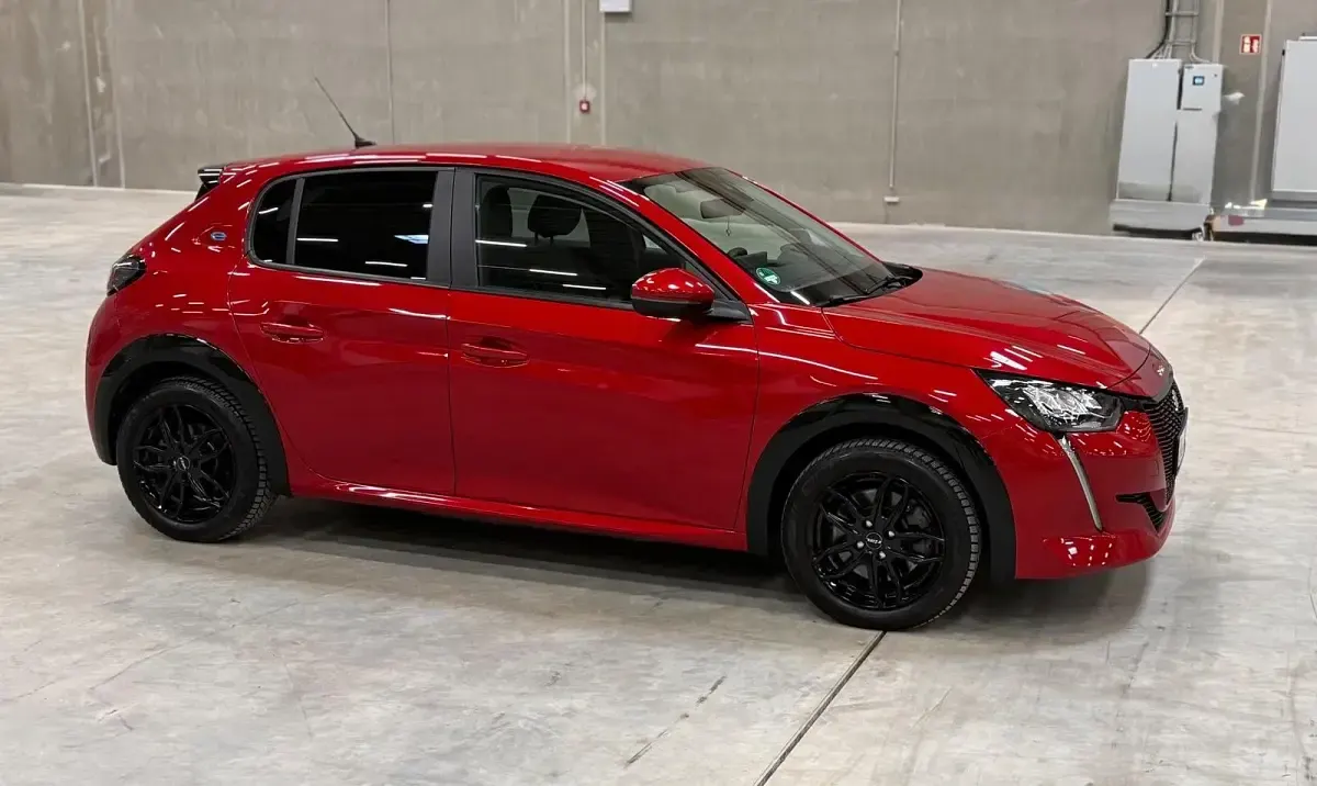 Gebraucht Peugeot e-208 Active 100 kW (136 PS) 2021 Rot Kleinwagen
