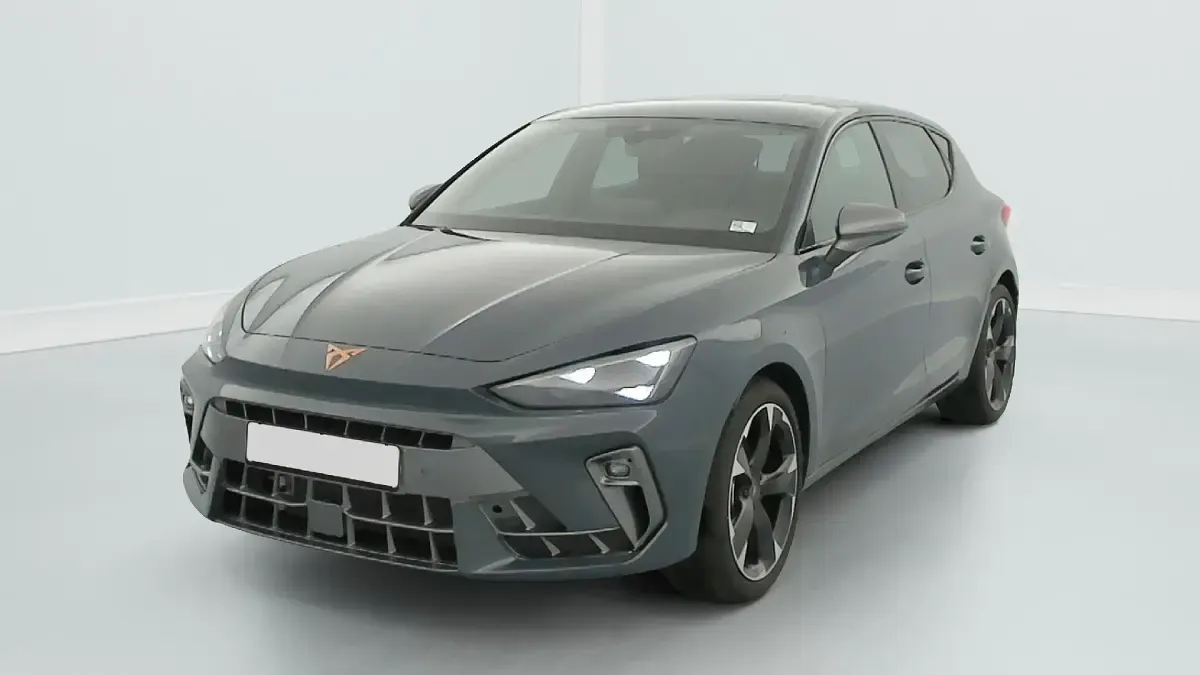 Gebraucht Cupra Leon 150 PS (110 kW) 2025 Blau (bleu fjord) Limousine