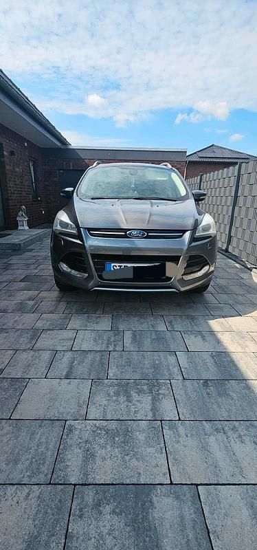 Grau Gebraucht 2014 Ford Kuga SUV | 7.500 € (Teuer) - Bild 1/4