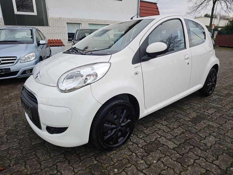 Weiss Gebraucht 2011 Citroën C1 Kleinwagen | 5.489 € (Teuer) - Bild 1/4