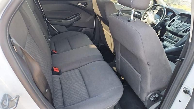 Gebraucht Ford Focus SYNC Edition 125 PS (91 kW) 2013 Weiß Limousine