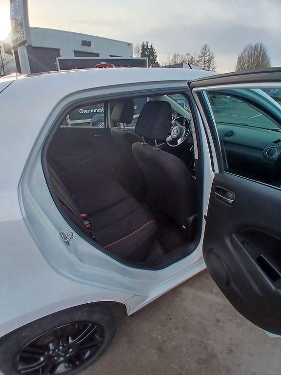 Gebraucht Mazda 2 75 PS (55 kW) 2012 Weiß Limousine