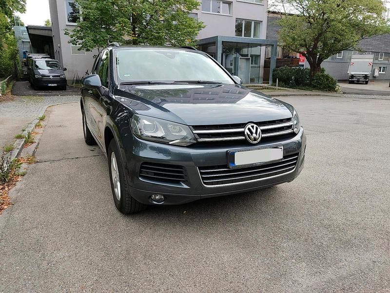 Grau Gebraucht 2013 VW Touareg SUV | 13.900 € (Fairer Preis) - Bild 1/4
