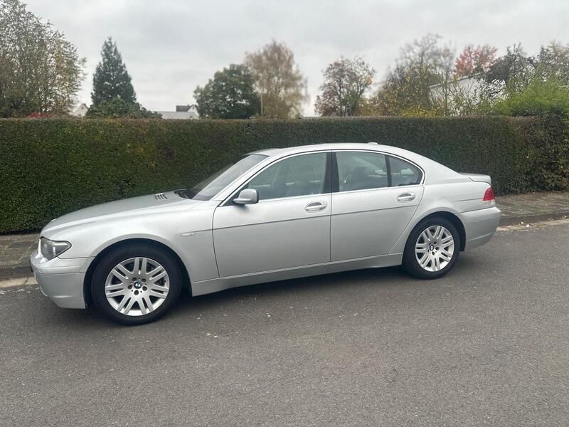 Silber Gebraucht 2003 BMW 745 Limousine | 5.500 € (Fairer Preis) - Bild 1/4