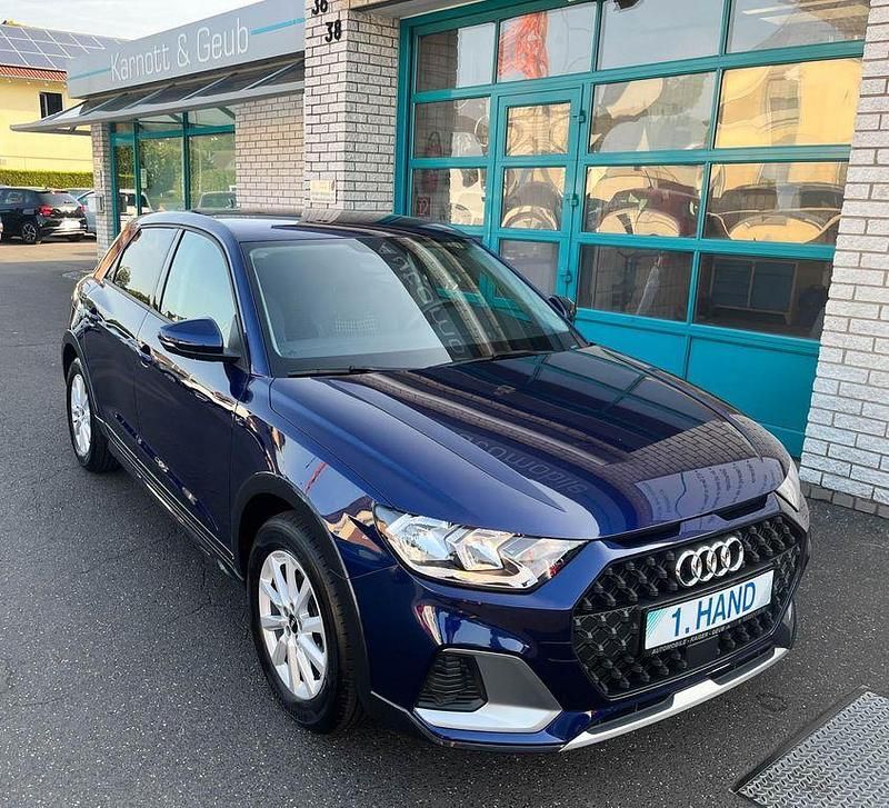 Blau Gebraucht 2024 Audi A1 Sport Kleinwagen | 23.950 € (Guter Preis) - Bild 1/4