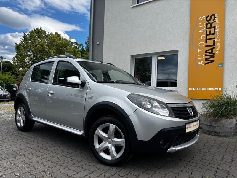 Grau Gebraucht 2012 Dacia Sandero Stepway Kleinwagen | 3.885 € (Fairer Preis) - Bild 1/4
