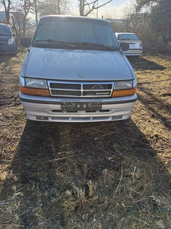 Silber Gebraucht 1995 Chrysler Grand Voyager Van / Kleinbus | 1.000 € - Bild 1/4