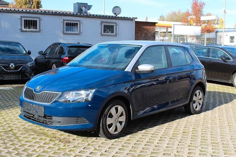 Blau Gebraucht 2015 Skoda Fabia Limousine | 4.900 € (Guter Preis) - Bild 1/4