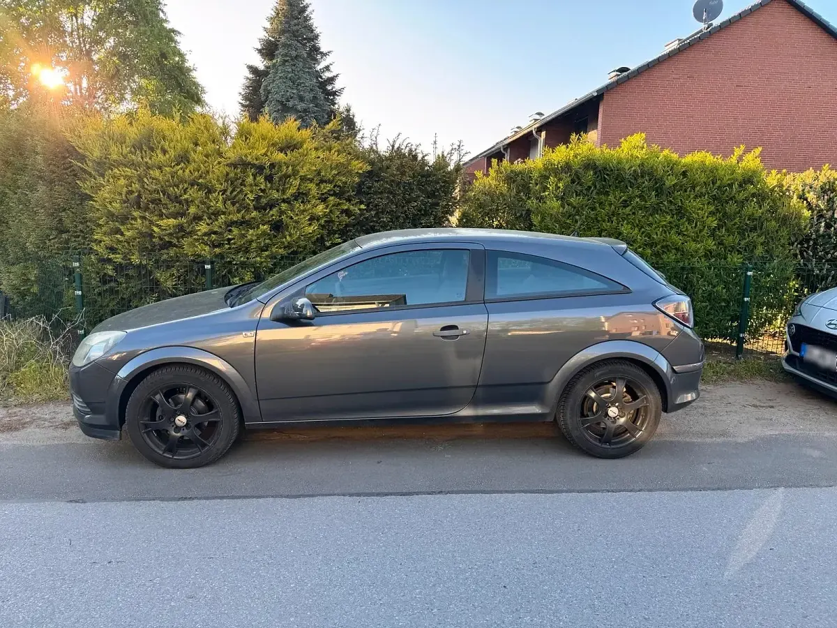 Gebraucht Opel Astra GTC 110 PS (80 kW) 2009 Grau Coupé
