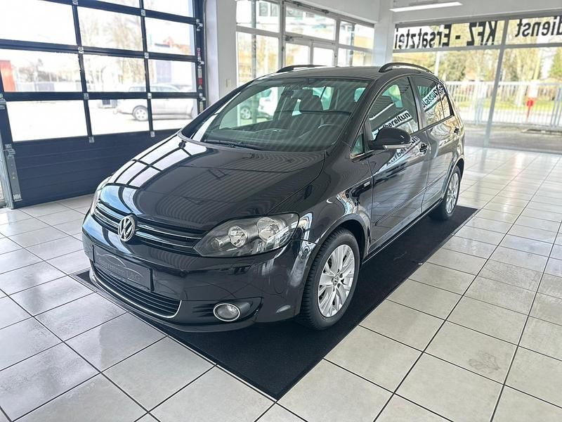 Gebraucht VW Golf VII Life 105 PS (77 kW) 2013 Deep black perleffekt Kleinwagen