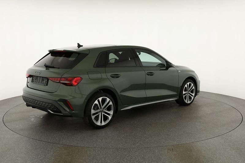 Neu Audi A3 S-Line 2025 Distrikt grün metallic