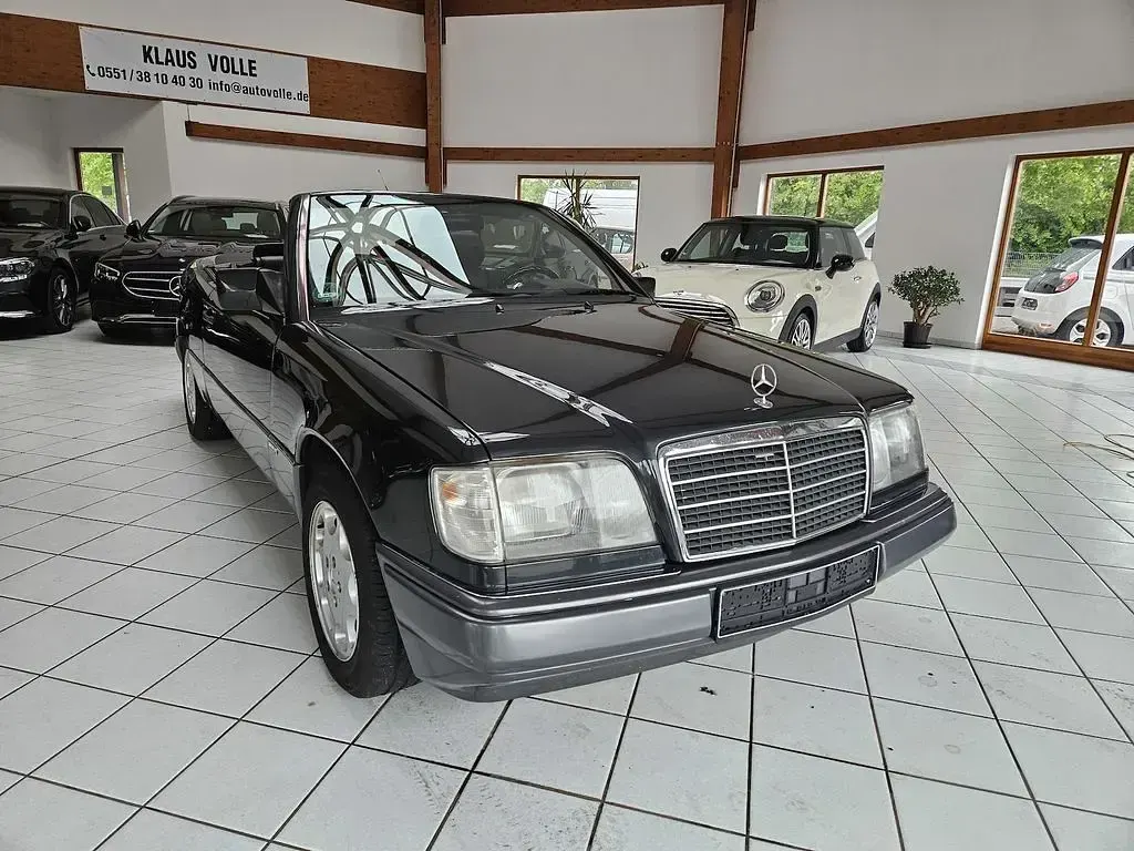 Gebraucht Mercedes E220 Sportline 150 PS (110 kW) 1994 Schwarz Cabrio