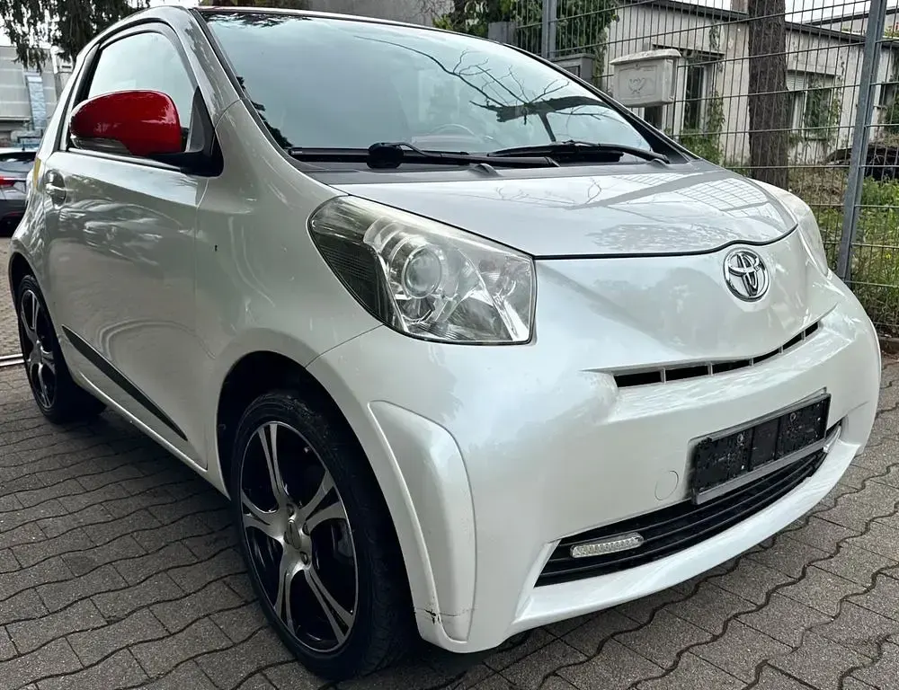 Gebraucht Toyota iQ 68 PS (50 kW) 2011 Weiß Kleinwagen