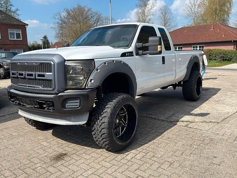 Second-hand Ford V8 400 CP (294 kW) 2012 Alb Pickup
