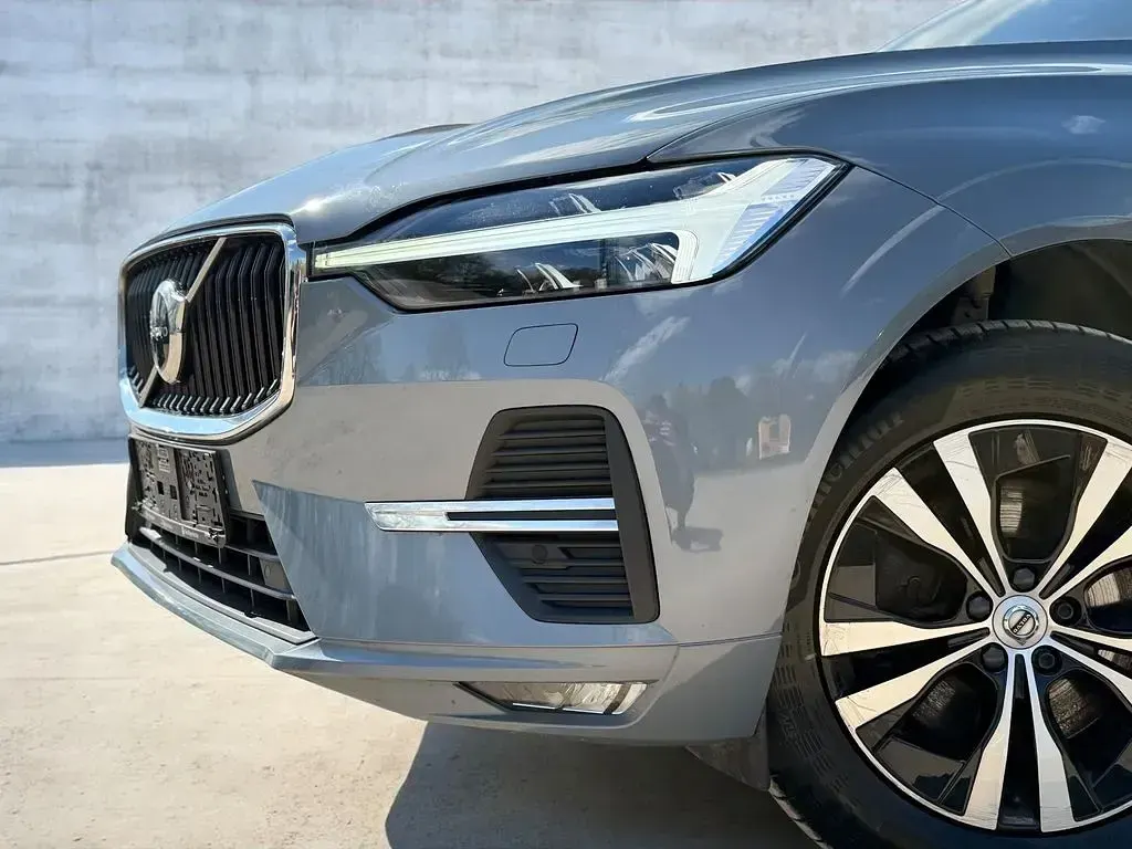 Gebraucht Volvo XC60 Momentum 197 PS (144 kW) 2022 Grau SUV