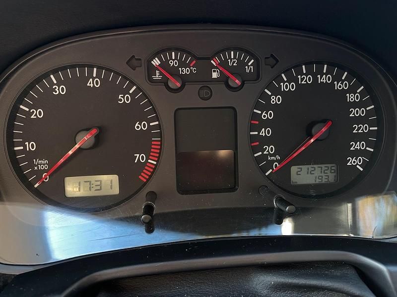 Gebraucht VW Golf IV 115 PS (84 kW) 2002 Blau Kleinwagen