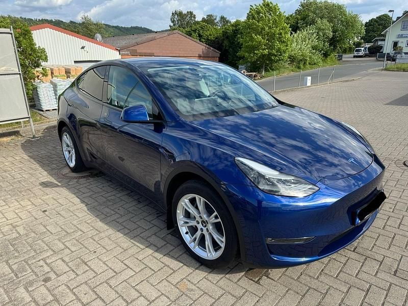Blau Gebraucht 2023 Tesla Model Y Long Range AWD SUV | 39.000 € (Fairer Preis) - Bild 1/4