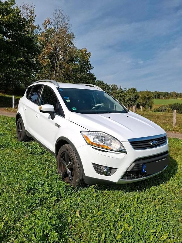 Weiß Gebraucht 2011 Ford Kuga Trend SUV | 5.500 € (Fairer Preis) - Bild 1/4