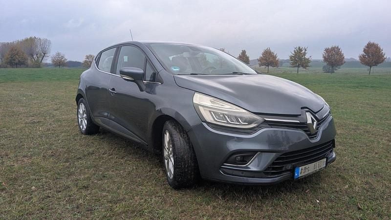 Gebraucht Renault Clio IV Intens 118 PS (86 kW) 2016 Grau Kleinwagen