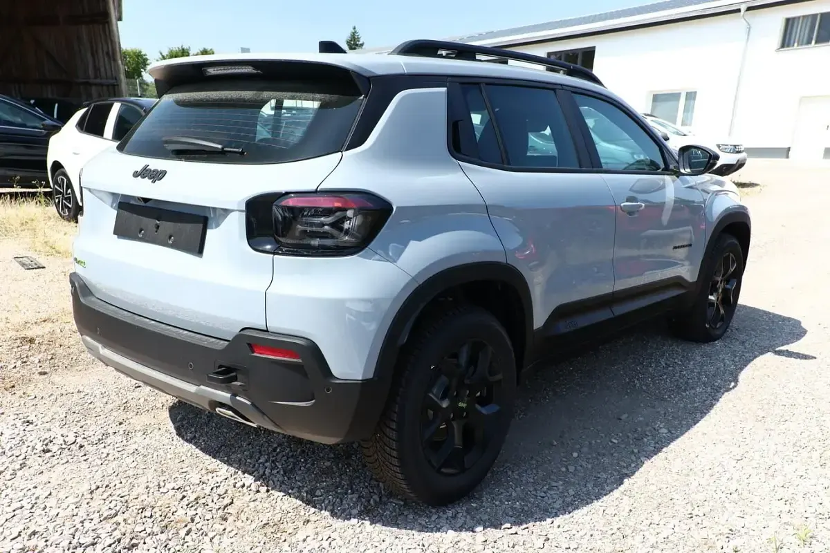 Neu Jeep Avenger 145 PS (106 kW) 2026 Storm grey SUV