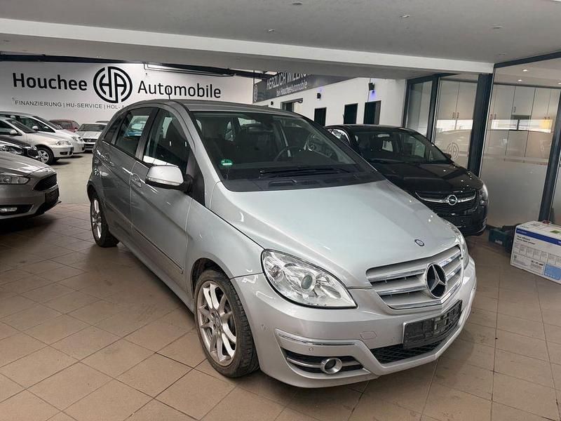Gebraucht Mercedes B200 140 PS (102 kW) 2011 Silber Van / Kleinbus