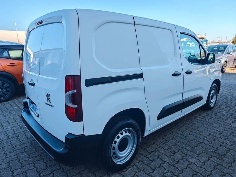 Gebraucht Peugeot Partner 76 PS (55 kW) 2021 Weiß Van / Kleinbus