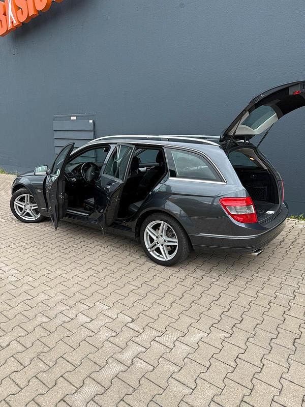 Gebraucht Mercedes C220 170 PS (125 kW) 2010 Grau Kombi