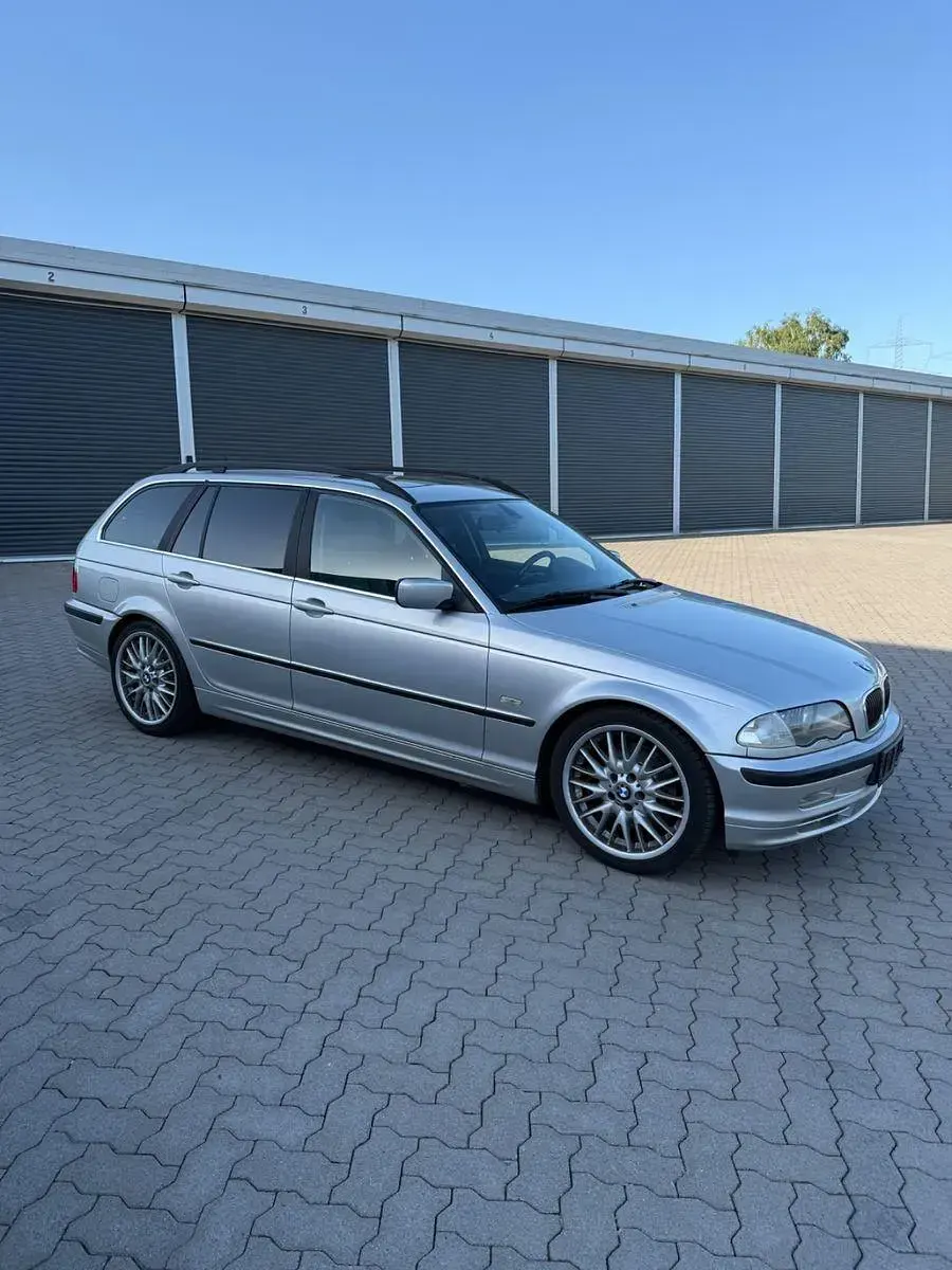 Gebraucht BMW 330 231 PS (169 kW) 2000 Silber Kombi