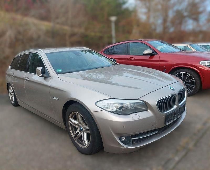 Silber Gebraucht 2011 BMW 525 Kombi | 6.990 € (Guter Preis) - Bild 1/4