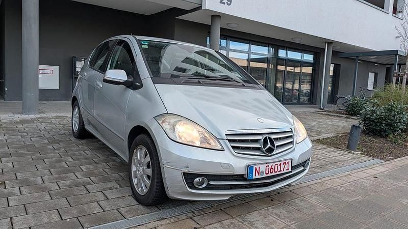 Gebraucht Mercedes A180 Elegance 109 PS (80 kW) 2009 Silber Van / Kleinbus