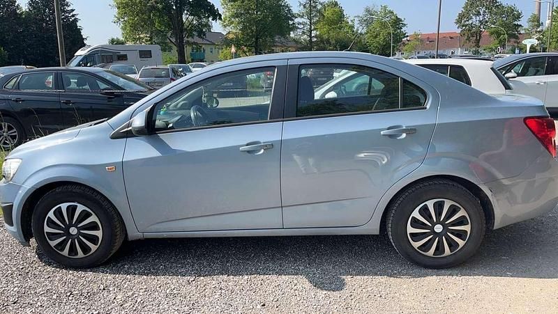 Blau Gebraucht 2011 Chevrolet Aveo LT Limousine | 2.500 € (Fairer Preis) - Bild 1/4