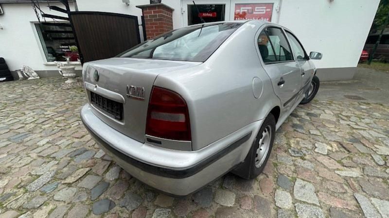 Gebraucht Skoda Octavia 101 PS (74 kW) 1998 Silber Limousine