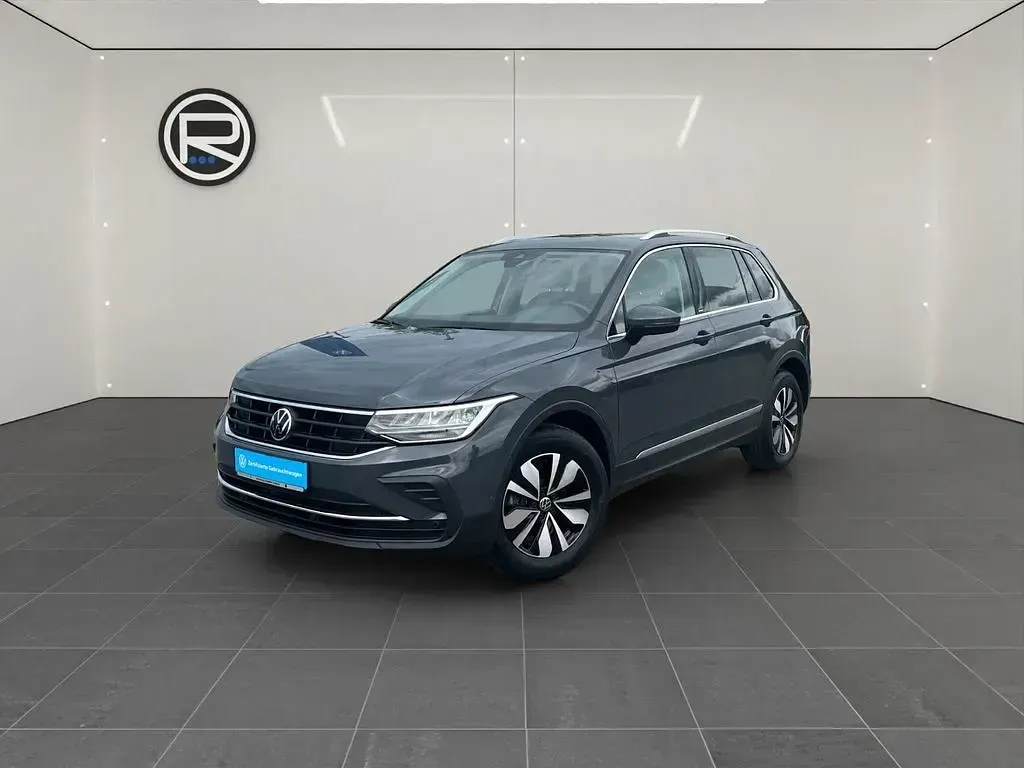 Gebraucht VW Tiguan Move 150 PS (110 kW) 2023 Delfingrau metallic SUV
