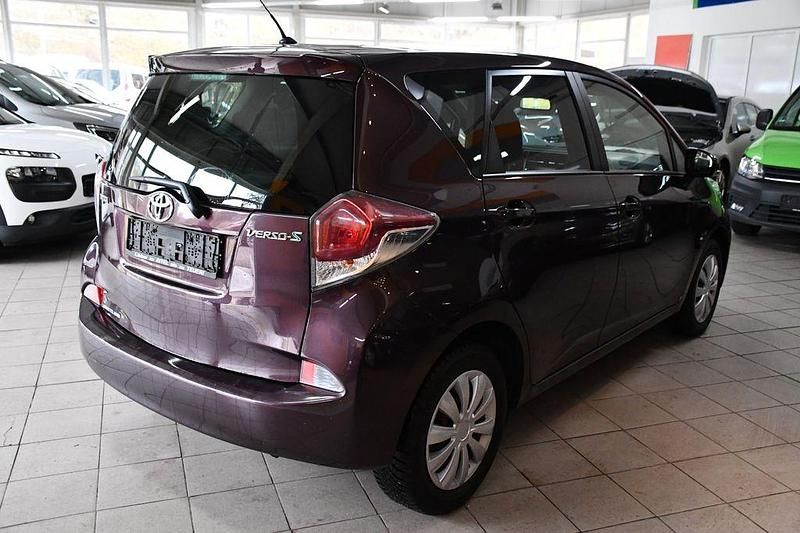 Gebraucht Toyota Verso-S Club 90 PS (66 kW) 2015 Violett Van / Kleinbus