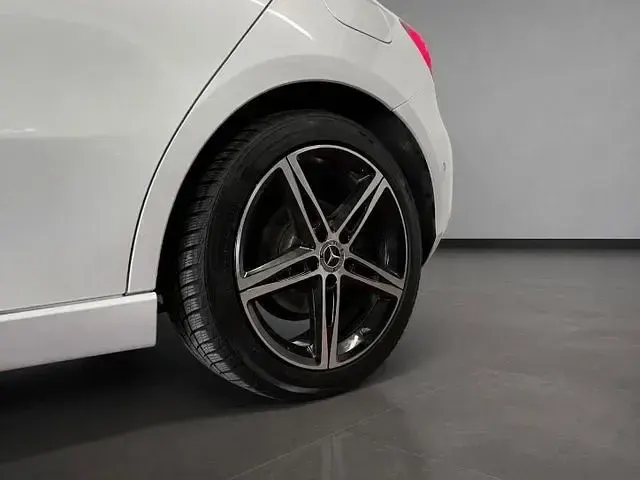 Gebraucht Mercedes A220 190 PS (139 kW) 2021 Digitalweiss  metalliclack Limousine