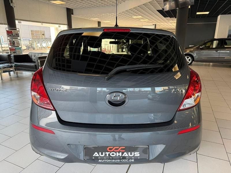Gebraucht Hyundai i20 86 PS (63 kW) 2014 Grau Kleinwagen