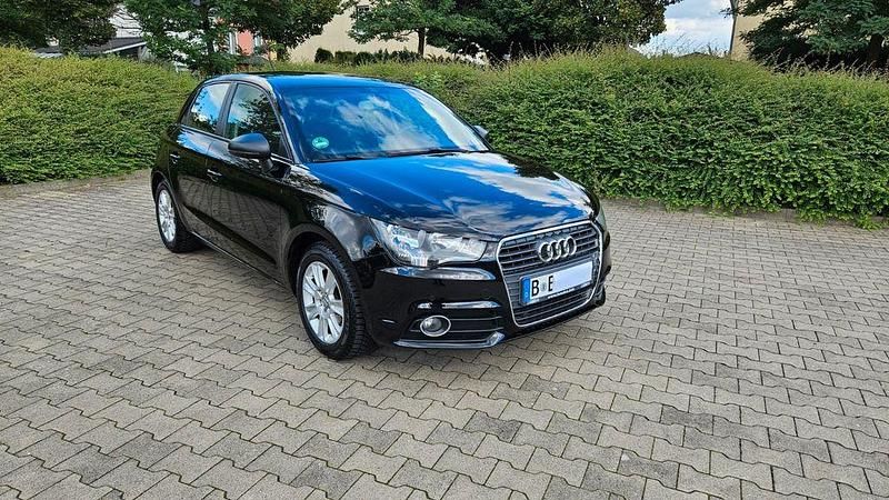 Schwarz Gebraucht 2013 Audi A1 Sportback Attraction Kleinwagen | 8.990 € (Guter Preis) - Bild 1/4