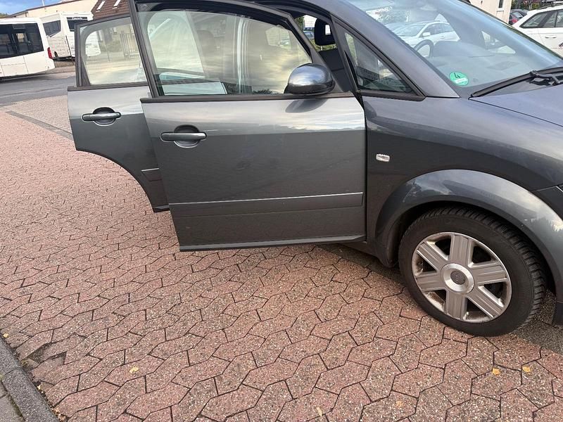 Grau Gebraucht 2005 Audi A2 Basis Kleinwagen | 4.450 € (Fairer Preis) - Bild 1/4
