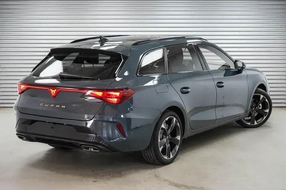 Neu Cupra Leon 150 PS (110 kW) 2026 Fjord blau uni (9k) Kombi