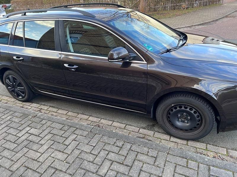 Gebraucht Skoda Superb Ambition 160 PS (117 kW) 2012 Braun Kombi