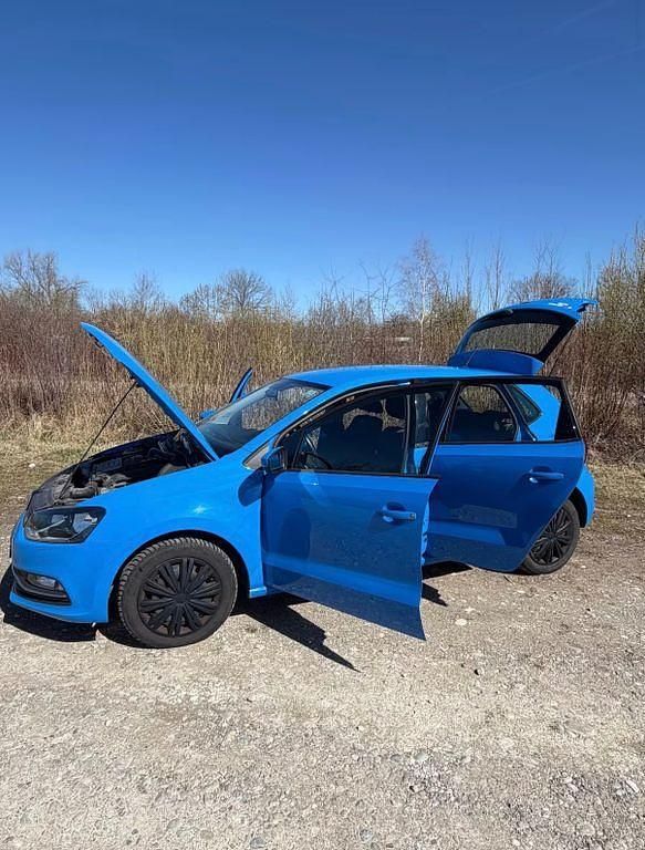Usado VW Polo 90 HP (66 kW) 2015 Azul Sedan