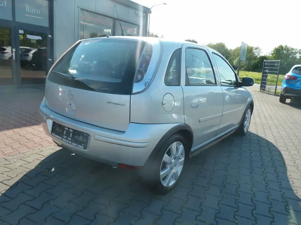 Gebraucht Opel Corsa Basis 69 PS (50 kW) 2005 Silber Kleinwagen